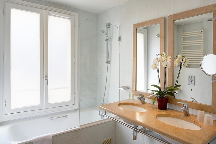 Imagen de la habitación del Hotel Louvre Piemont. Foto 7