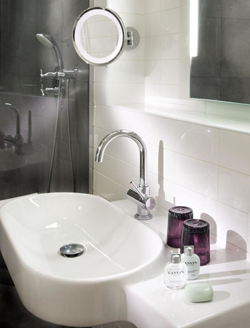 Imagen de la habitación del Hotel Louvre Saint-Honoré. Foto 5