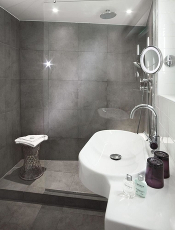 Imagen de la habitación del Hotel Louvre Saint-Honoré. Foto 9