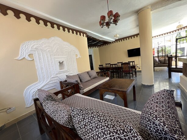 Imagen general del Hotel Lovely 5-bed Room House With a Swimming Pool. Foto 12