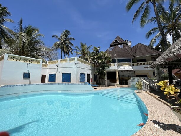 Imagen general del Hotel Lovely 5-bed Room House With a Swimming Pool. Foto 17