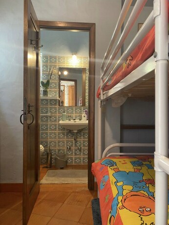 Imagen general del Hotel Lovely 6-bed Cottage in Barcelos - Vila Cova. Foto 15