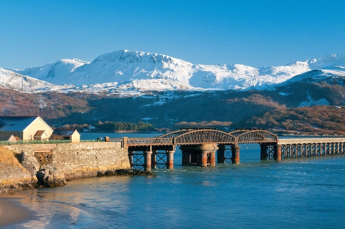 Imagen de la piscina del Hotel Lovely Large Home 10 Minute Walk to Barmouth Beach. Foto 17
