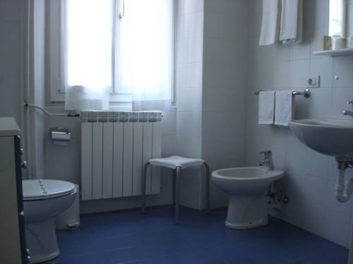 Imagen de la habitación del Hotel Loveno. Foto 3