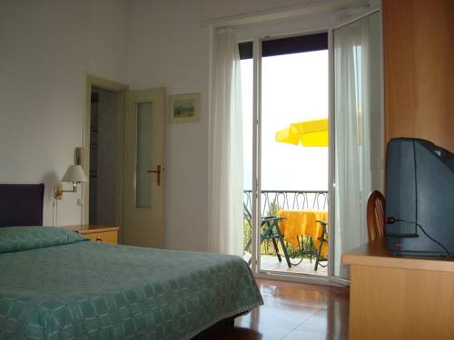 Imagen de la habitación del Hotel Loveno. Foto 7