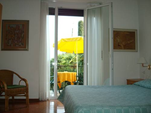 Imagen de la habitación del Hotel Loveno. Foto 8