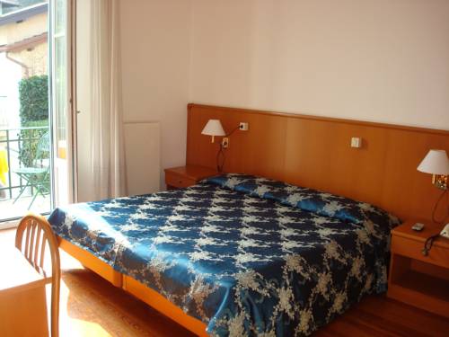 Imagen de la habitación del Hotel Loveno. Foto 9