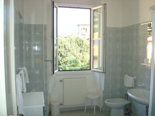 Imagen de la habitación del Hotel Loveno. Foto 10