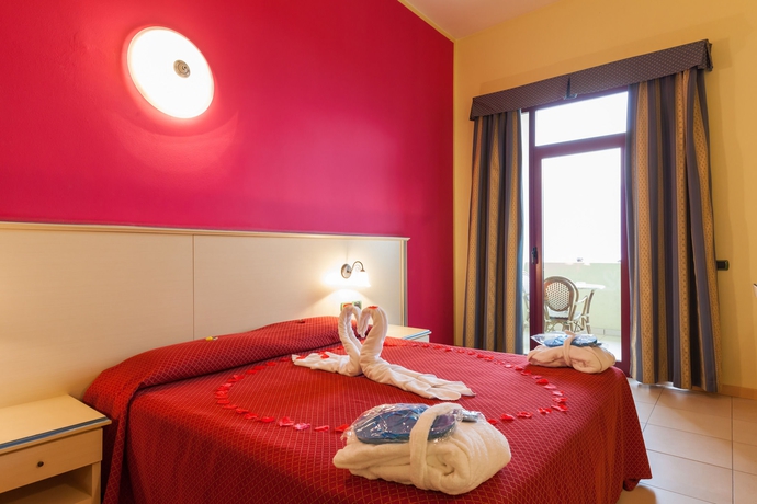 Imagen de la habitación del Hotel Lovere Resort and Spa. Foto 5