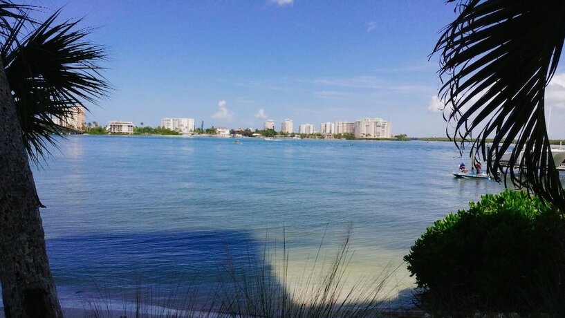 Imagen general del Hotel Lovers Key Beach Club by Check In Vacation Rentals. Foto 4