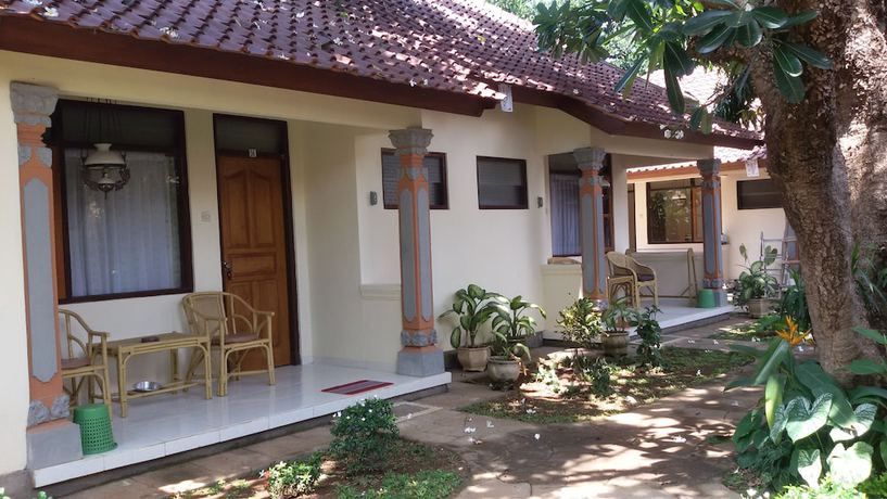 Imagen de los exteriores del Hotel Lovina Beach. Foto 11