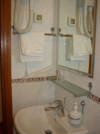 Imagen de la habitación del Hotel Lovran. Foto 7