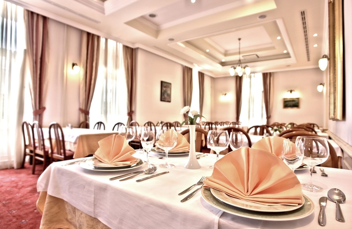 Imagen del bar/restaurante del Hotel Lovran. Foto 5