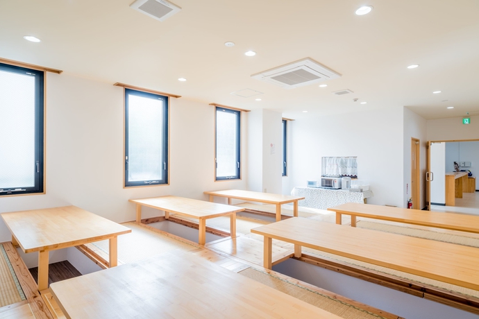 Imagen del bar/restaurante del Hotel Low Cost Resort Manza Beach. Foto 2