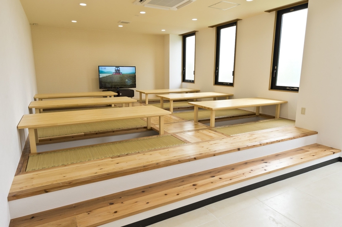 Imagen de los interiores del Hotel Low Cost Resort Manza Beach. Foto 17