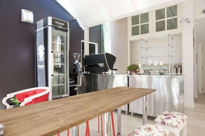 Imagen del bar/restaurante del Hotel Lowena Cafe and Accommodation. Foto 15