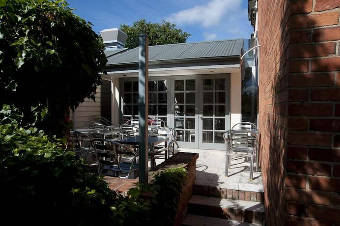 Imagen del bar/restaurante del Hotel Lowena Cafe and Accommodation. Foto 16