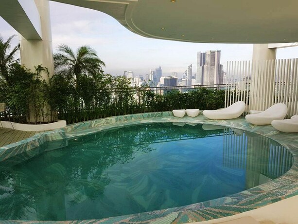 Imagen de la piscina del Hotel Lower Penthouse Unit In Acqua Residences. Foto 33