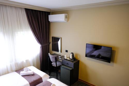 Imagen de la habitación del Hotel Loyalcity. Foto 17