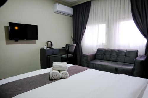Imagen de la habitación del Hotel Loyalcity. Foto 18