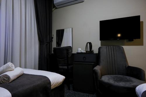 Imagen de la habitación del Hotel Loyalcity. Foto 19