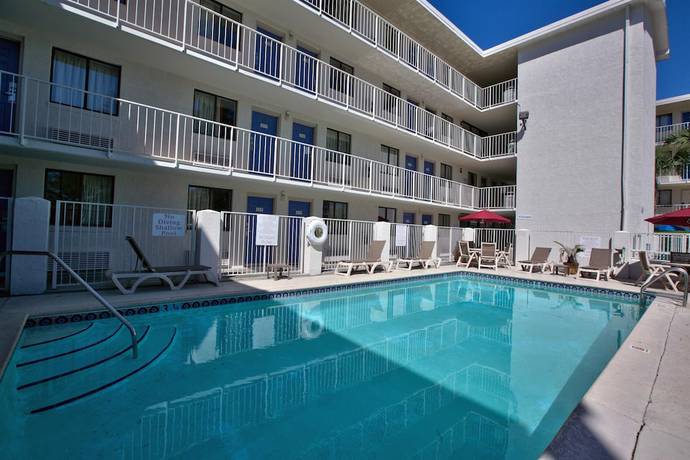 Imagen de la piscina del Hotel Loyalty Inn Tallahassee. Foto 19