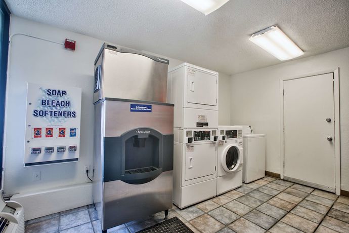 Imagen de los interiores del Hotel Loyalty Inn Tallahassee. Foto 16