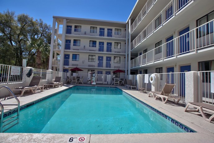 Imagen de la piscina del Hotel Loyalty Inn Tallahassee. Foto 20