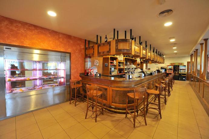 Imagen del bar/restaurante del Hotel Lozano. Foto 2