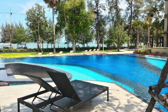 Imagen de la piscina del Hotel Lpn Beach Cha-am. Foto 20