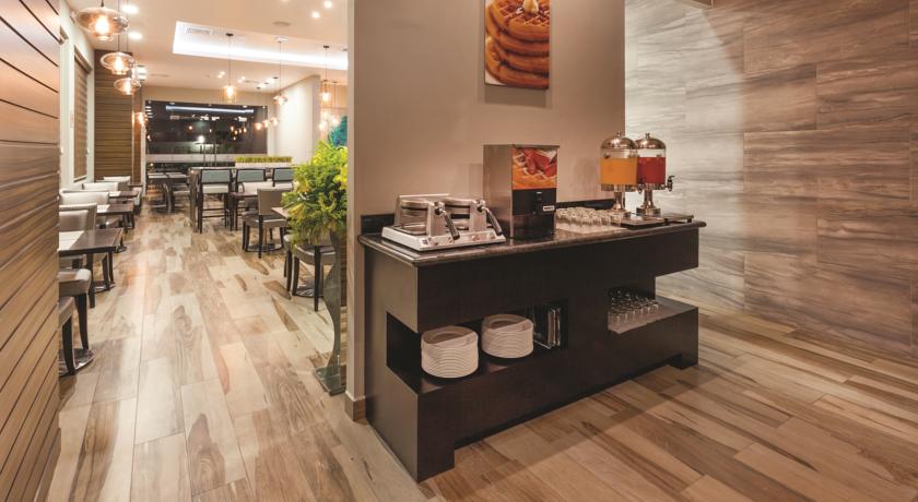 Imagen del bar/restaurante del Hotel Lq By Wyndham Tegucigalpa. Foto 2