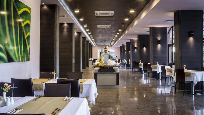 Imagen del bar/restaurante del Hotel Lti Dolce Vita Sunshine Resort. Foto 2