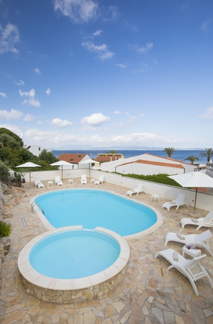 Imagen de la piscina del Hotel Lu' Maladroxia. Foto 19