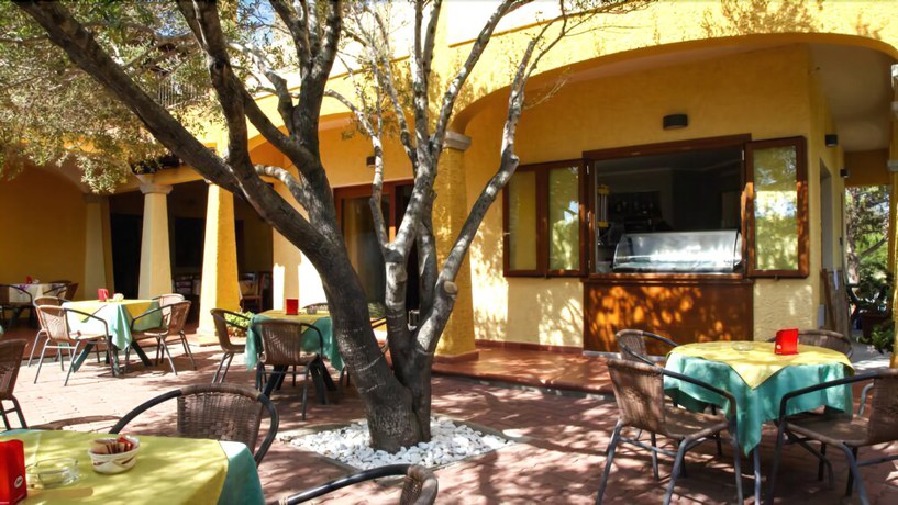 Imagen de los exteriores del Hotel Lu Pitrali. Foto 17