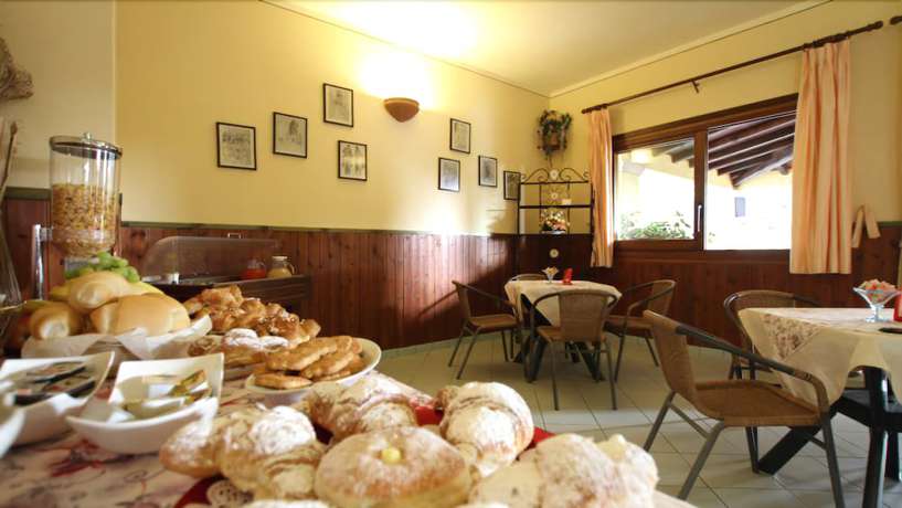 Imagen del bar/restaurante del Hotel Lu Pitrali. Foto 4