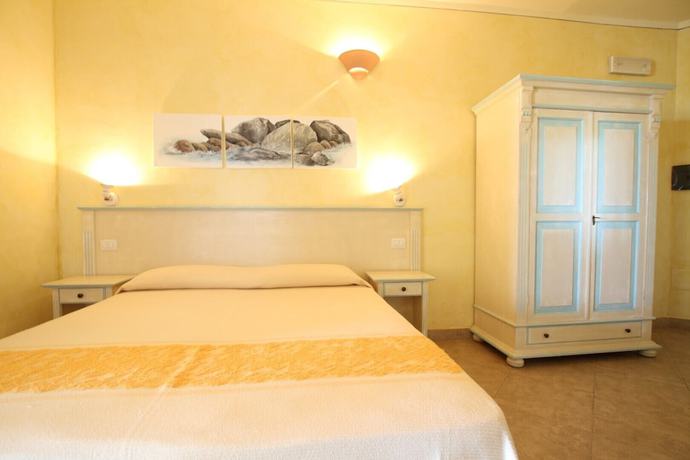 Imagen de la habitación del Hotel Lu Pitrali. Foto 8