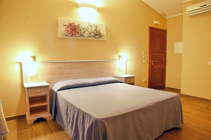 Imagen de la habitación del Hotel Lu Pitrali. Foto 10