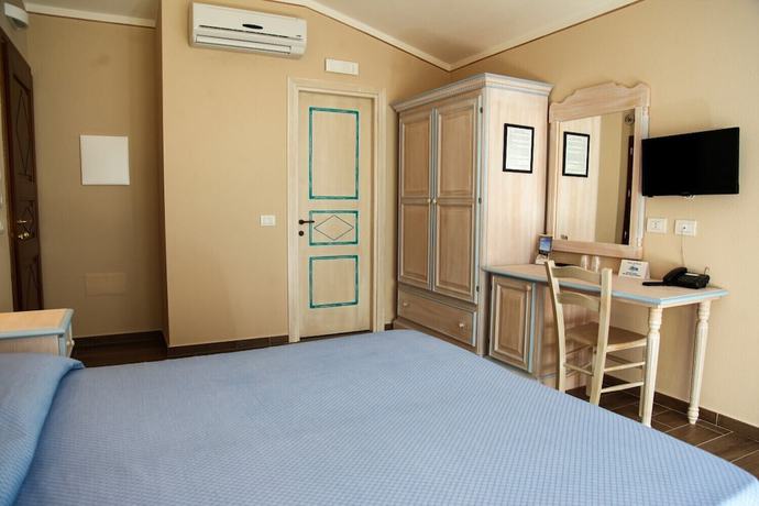 Imagen de la habitación del Hotel Lu Pitrali. Foto 16