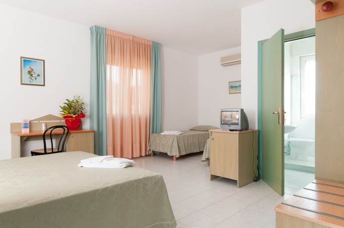 Imagen de la habitación del Hotel Lu'Hotel Porto Pino. Foto 7