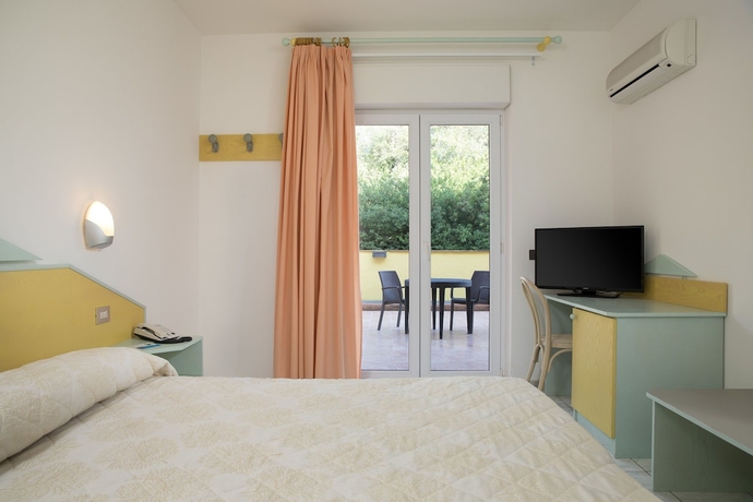 Imagen de la habitación del Hotel Lu'Hotel Porto Pino. Foto 9