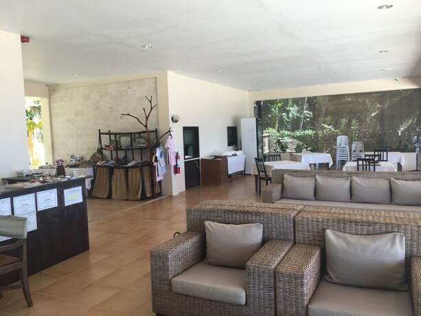 Imagen de los interiores del Hotel Lubi Resort Santander. Foto 11