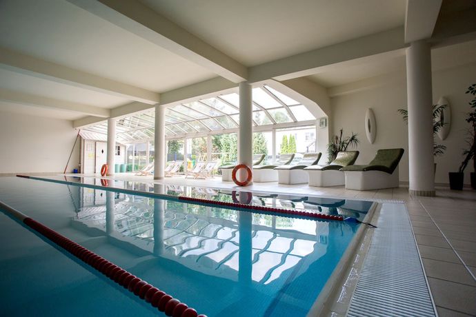 Imagen de la piscina del Hotel Lubicz Spa and Wellness. Foto 18