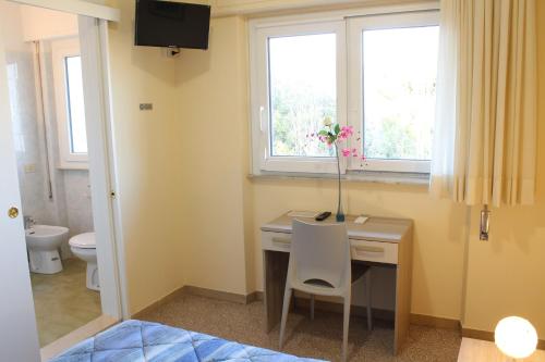 Imagen de la habitación del Hotel Luca, Lido Di Camaiore. Foto 7