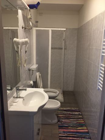 Imagen de la habitación del Hotel Lucania. Foto 7