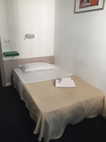 Imagen de la habitación del Hotel Lucania. Foto 17