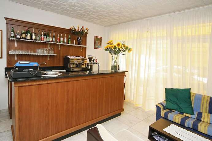 Imagen del bar/restaurante del Hotel Lucciola, Lido Di Jesolo. Foto 3