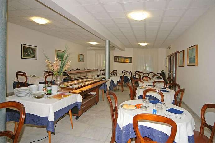 Imagen del bar/restaurante del Hotel Lucciola, Lido Di Jesolo. Foto 4