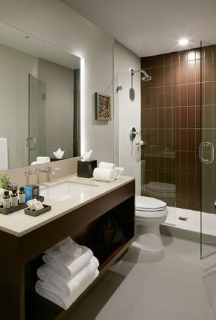 Imagen de la habitación del Hotel Lucent. Foto 13