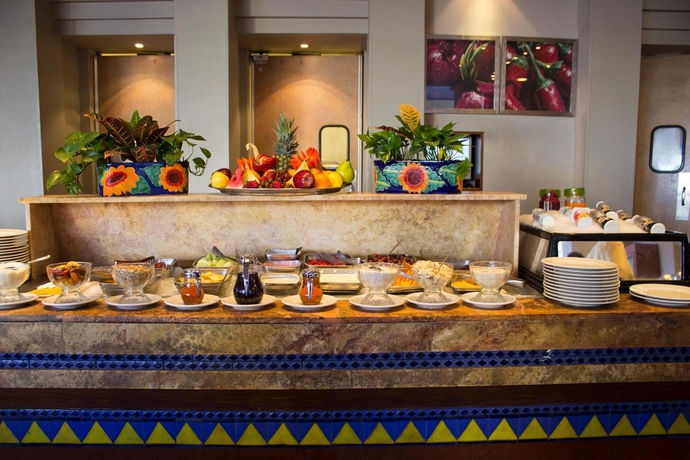 Imagen del bar/restaurante del Hotel Lucerna Ciudad Juarez. Foto 2