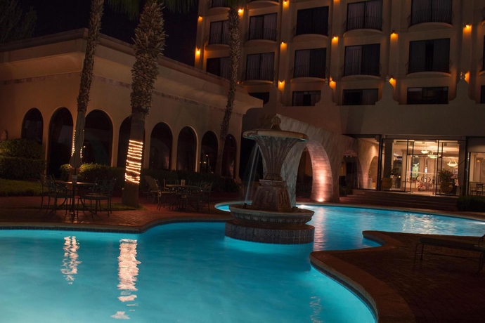 Imagen de la piscina del Hotel Lucerna Ciudad Juarez. Foto 15